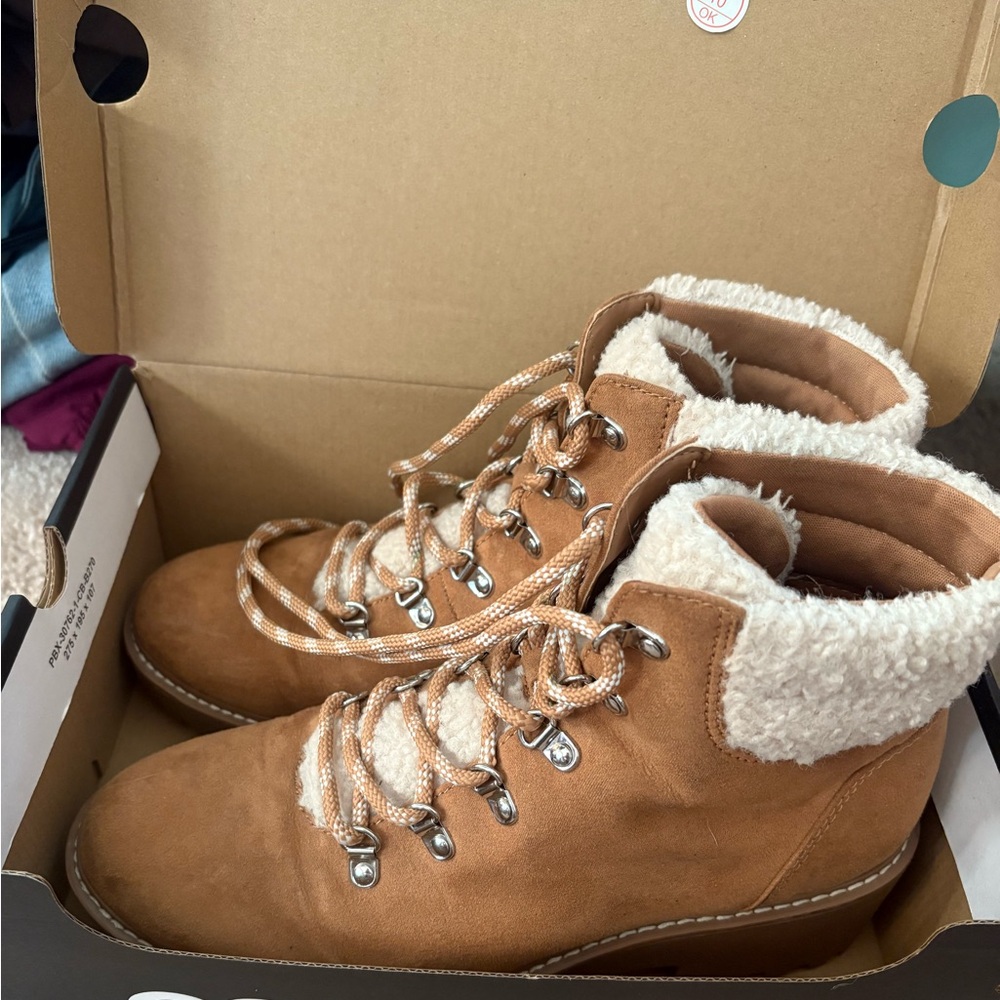 Women’s brown Suede Boots